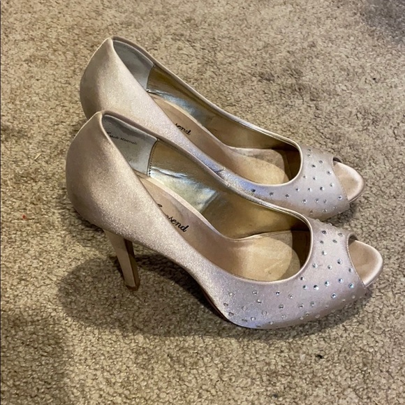 Heels - Picture 2 of 4